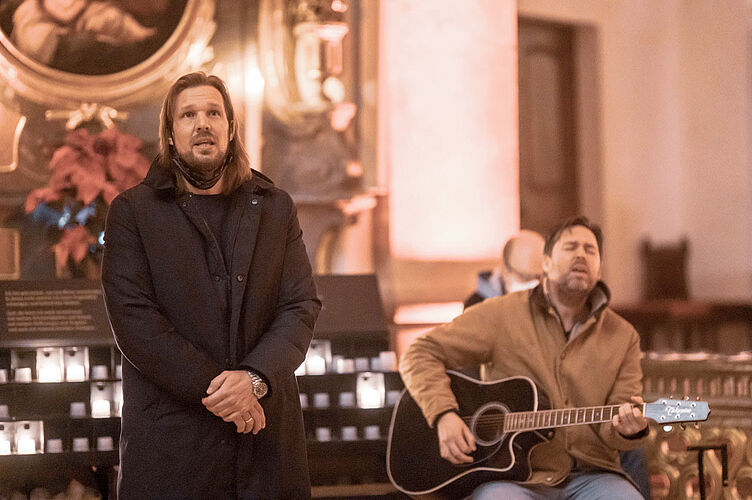 Die Band „Mambo KingX“ sorgte mit Kneipen-Musik für die richtige Atmosphäre. Foto: Citypastoral Fulda